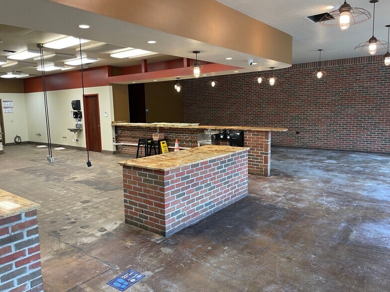 More Photos Of 5701 Parkville St, Columbus Freestanding For Lease