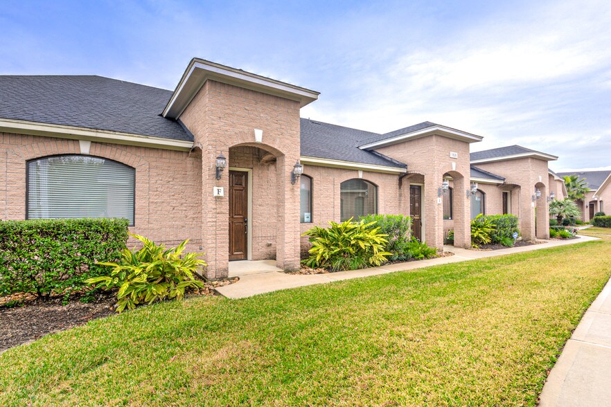 More Photos Of 1828 Snake River Rd, Katy Medical For Sale