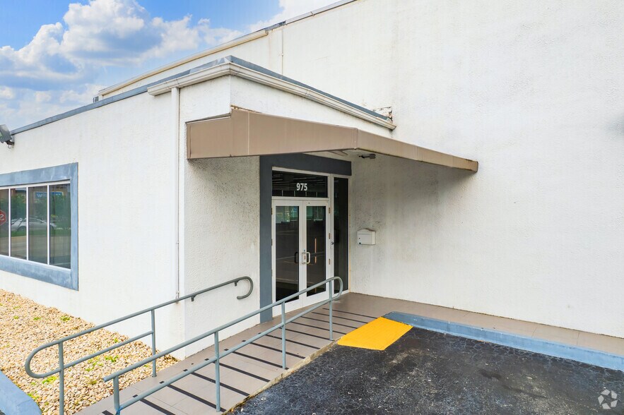 More Photos Of 975 N Miami Beach Blvd, North Miami Beach Coworking Space
