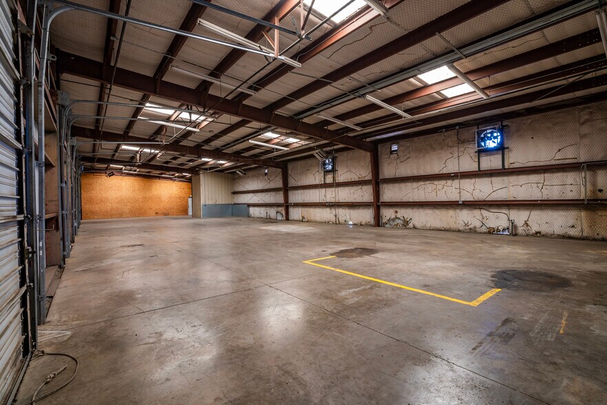 More Photos Of 225 Metro Dr, Terrell Unknown For Lease