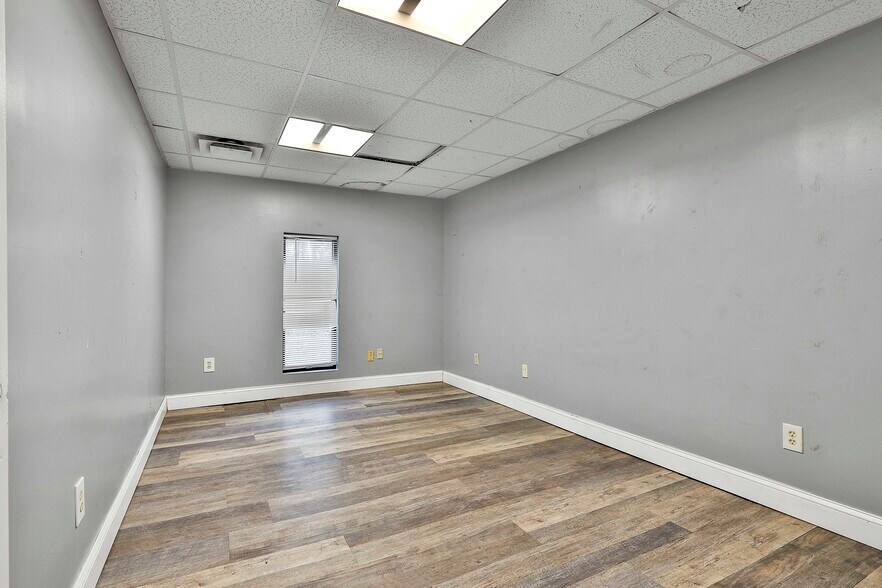 More Photos Of , Peachtree City Unknown For Sale