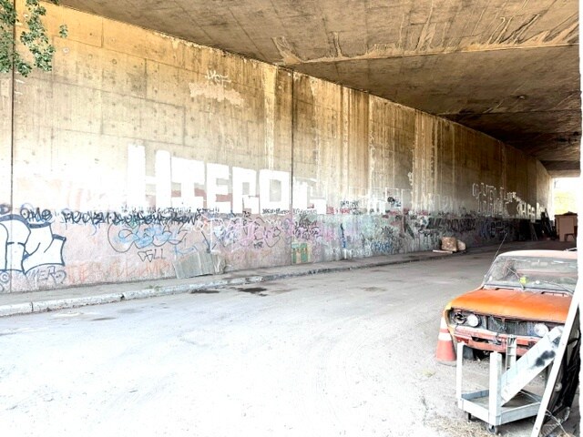 More Photos Of 3001 Delay Dr, Los Angeles Land For Lease