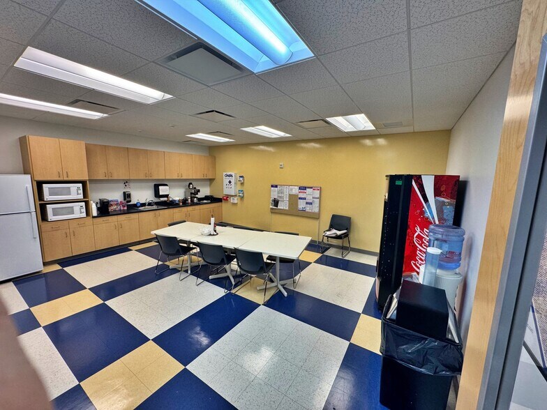 More Photos Of 119 Hamilton Park Dr, Tallahassee Warehouse For Lease