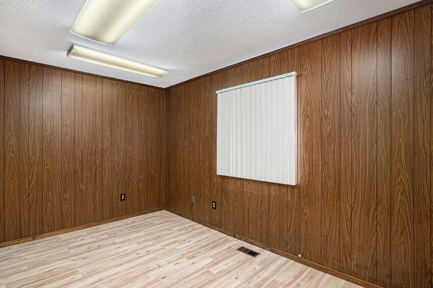 More Photos Of 3929-3933 W Court St, Flint Office For Sale