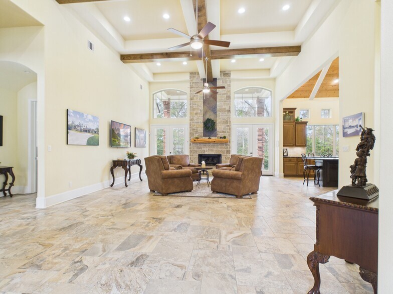 More Photos Of 16751 TX-75 Hwy, Willis Office For Sale