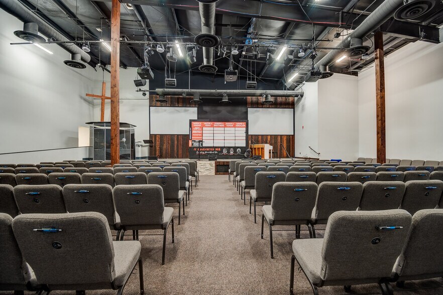 More Photos Of 5819 10th St, Katy Storefront For Sale