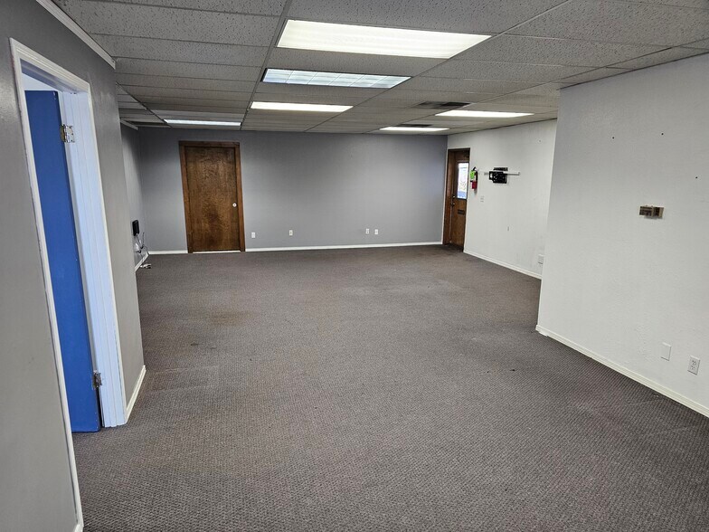 More Photos Of 1020 A St SE, Auburn Storefront Retail Office For Lease