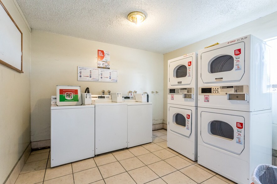 More Photos Of 3143 S H St, Bakersfield Apartments For Sale