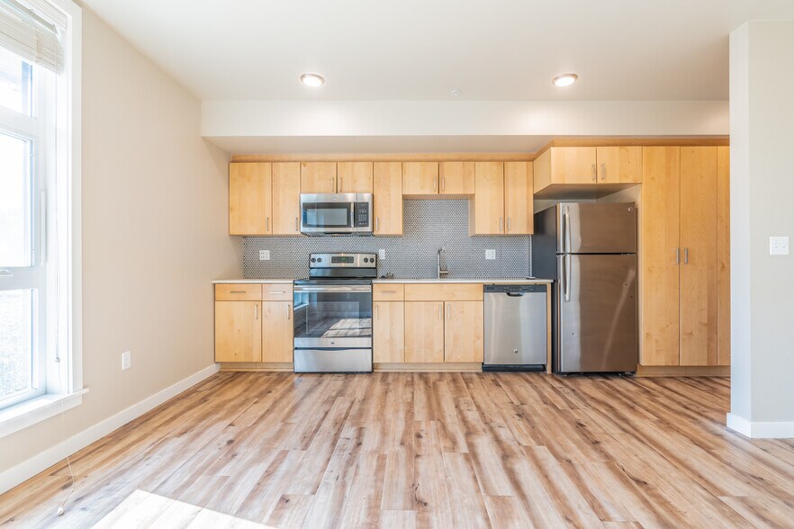 More Photos Of 4780 SE Milwaukie Ave, Portland Apartments For Sale