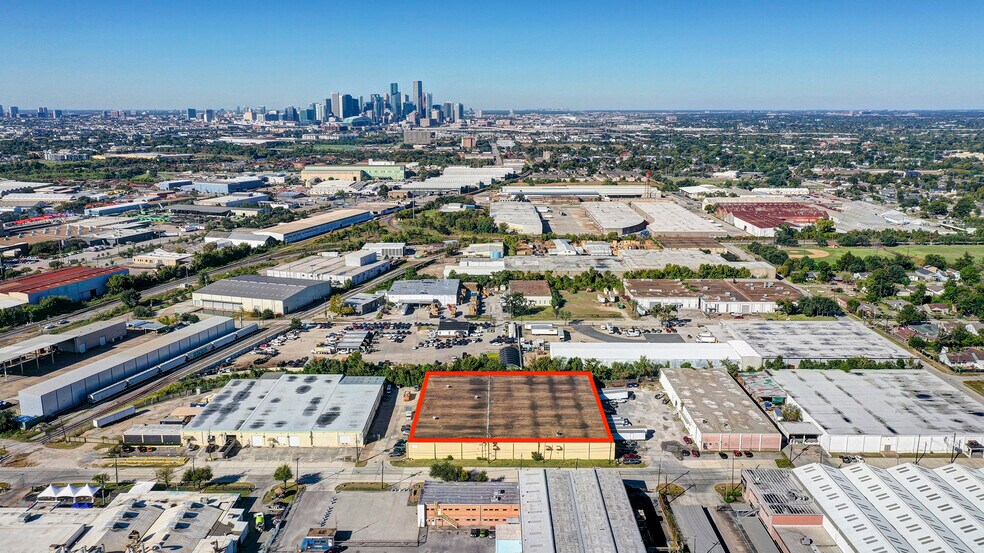 More Photos Of 1234 Kress St, Houston Warehouse For Lease