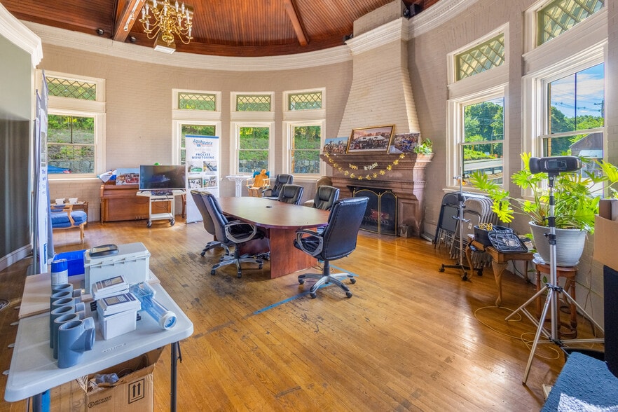 More Photos Of 100 School St, Andover Flex For Sale
