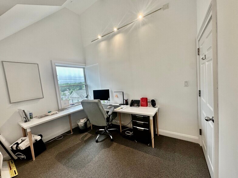 More Photos Of 1037 E Putnam Ave, Riverside Office For Lease