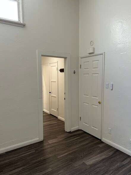 More Photos Of 4425-4429 E Anaheim St, Long Beach, Long Beach Storefront Retail Office For Lease