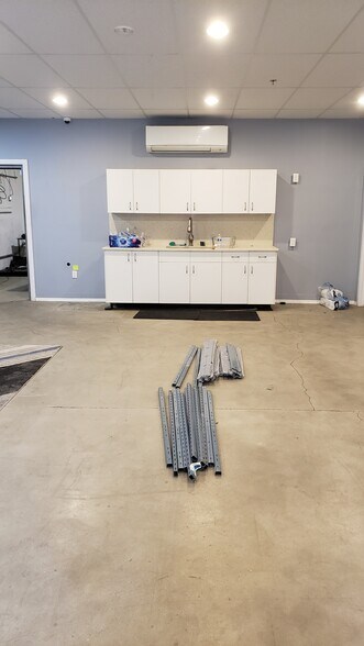 More Photos Of 8800 Venture Ave SE, Calgary Warehouse For Lease