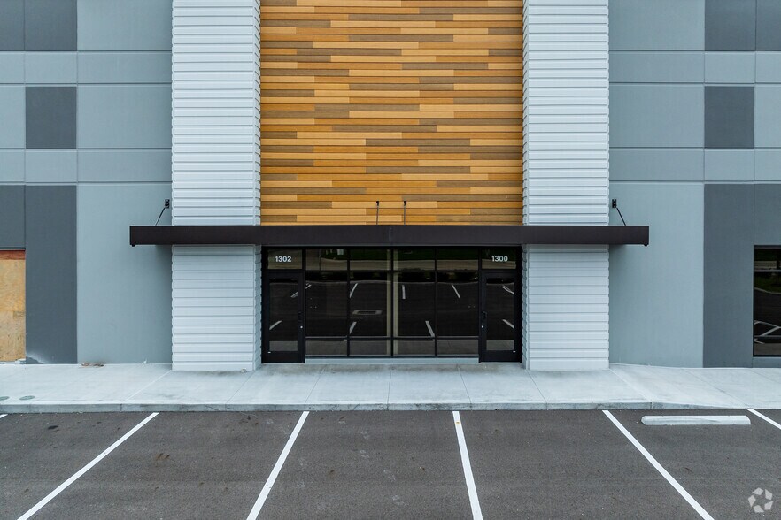 More Photos Of 1274 N Wilson Rd, Columbus Warehouse For Lease
