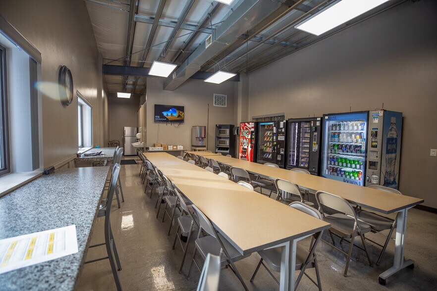 More Photos Of 1313 Airport Rd, Niles Distribution For Lease