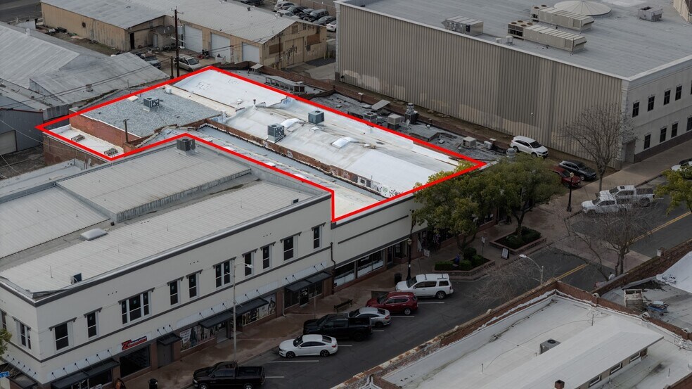 More Photos Of 137 N L St, Dinuba Storefront Retail Residential For Sale
