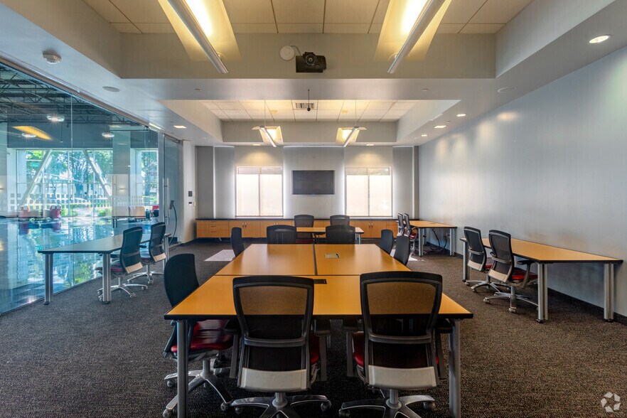 More Photos Of 521 Charcot Ave, San Jose Showroom For Sale