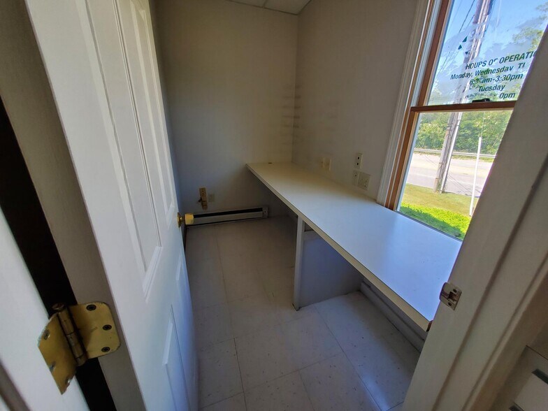 More Photos Of 8 Nells Way, Orleans Office For Lease