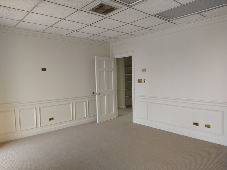 More Photos Of 141 New St, Macon-Bibb Office For Lease