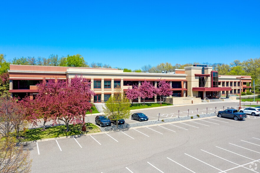 More Photos Of 130 N Cheshire Ln, Minnetonka Office For Lease