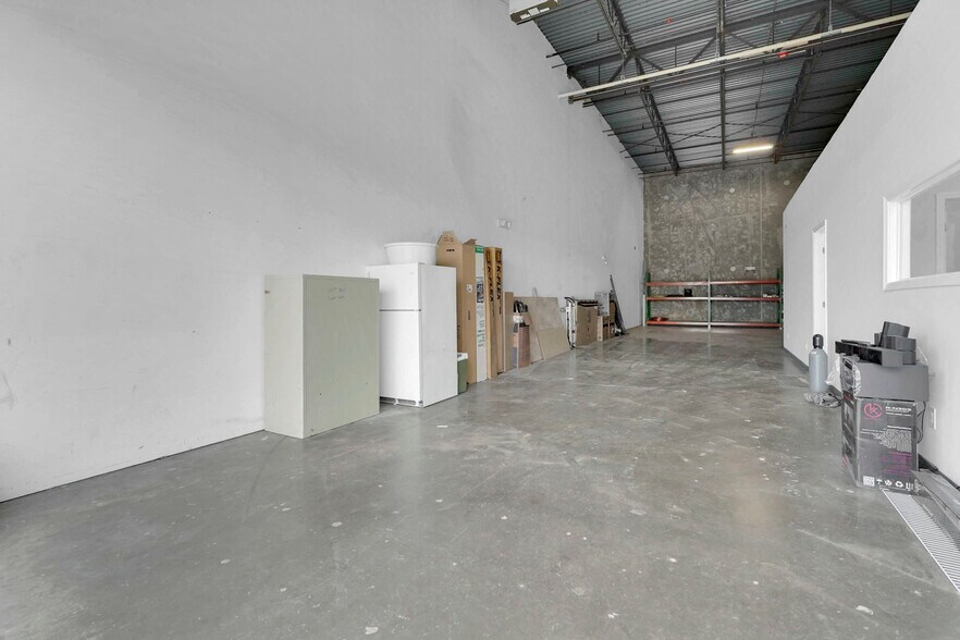 More Photos Of 9201-9373 Mike Garcia Dr, Manassas Warehouse For Lease