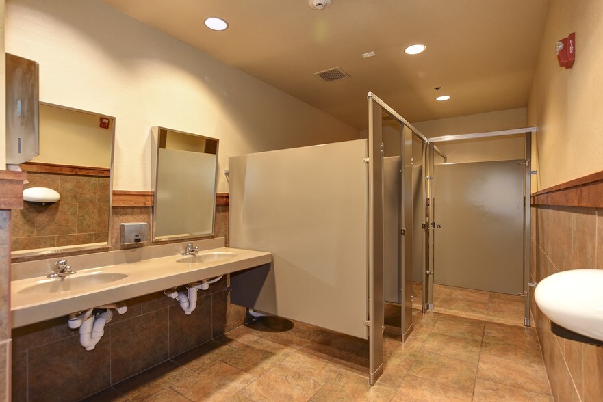 More Photos Of 325 W Gurley St, Prescott Office For Sale