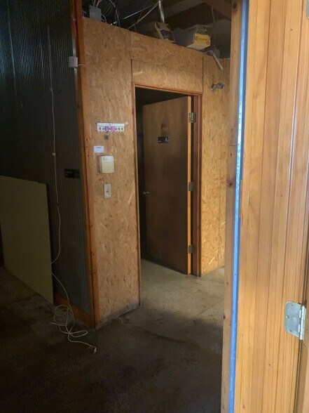 More Photos Of 16508 Hwy 65 S, Damascus Service Station For Sale