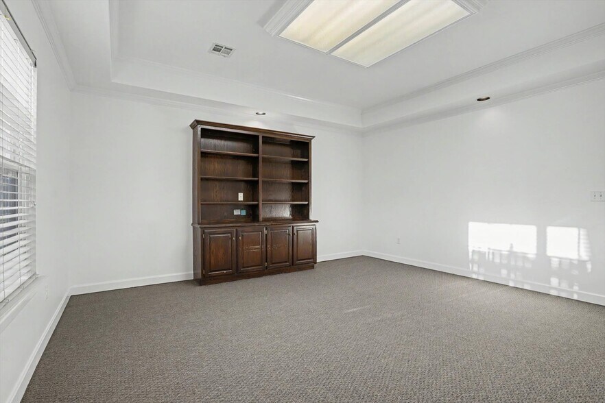 More Photos Of 5407 S Lewis Ave, Tulsa Office For Lease