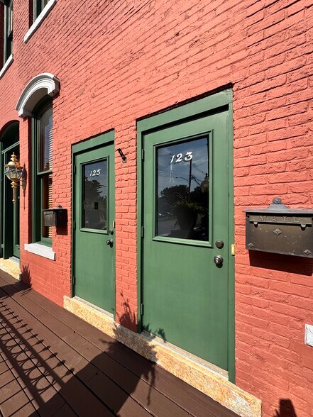 More Photos Of 121 S Center St, Clinton Office For Sale