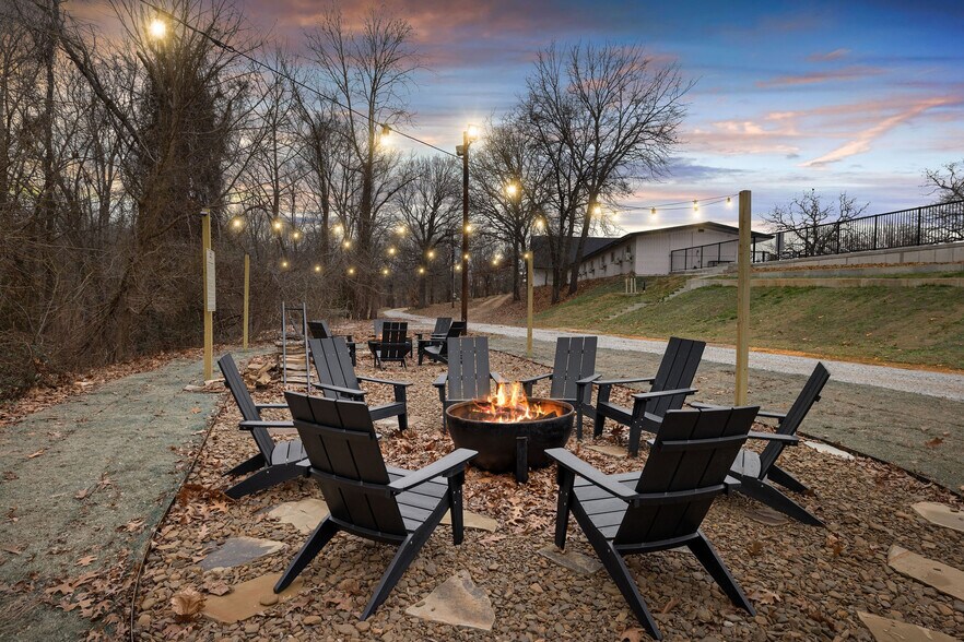 More Photos Of 14733 Dutchmans Dr, Rogers Hotel For Sale