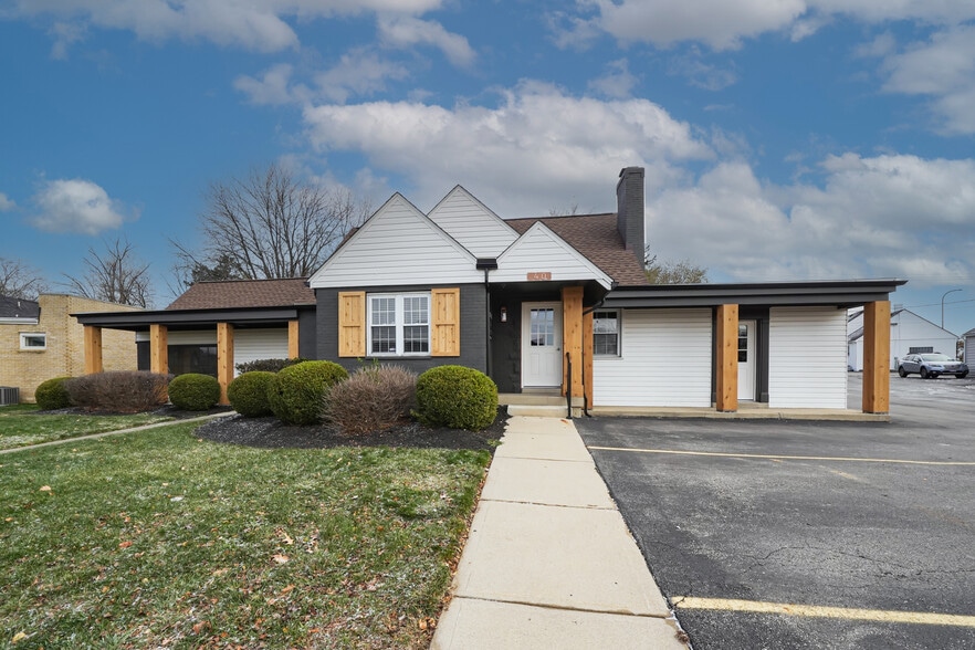 Primary Photo Of 40 Southmoor Cir NE, Kettering Medical For Sale