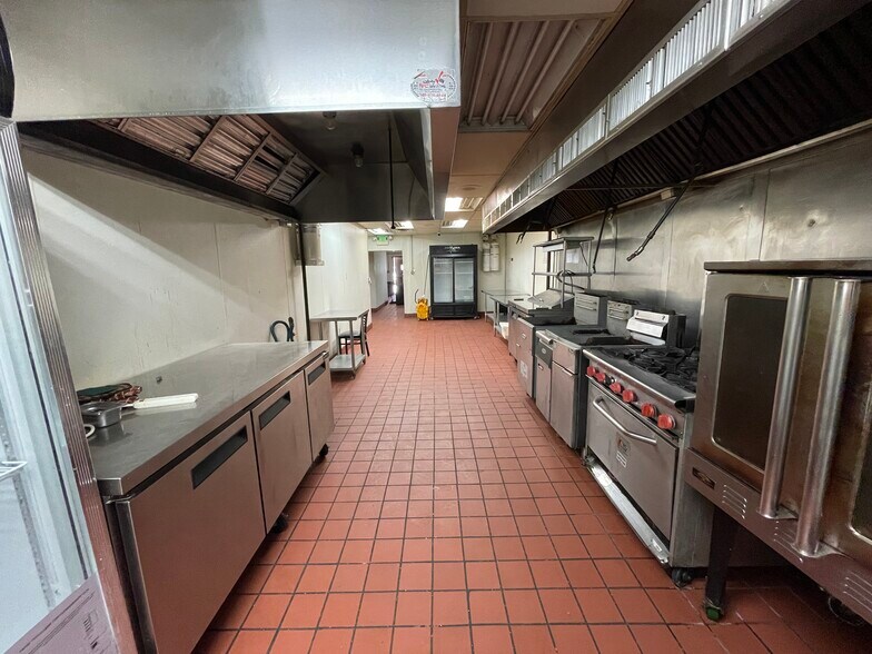 More Photos Of 3105 Saint Paul St, Baltimore Storefront Retail Residential For Lease