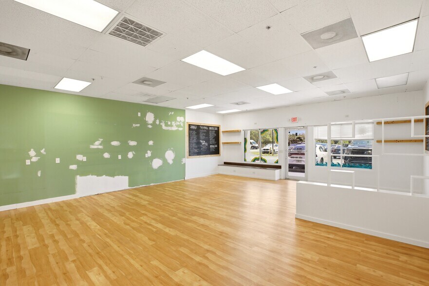 More Photos Of 12951 Metro Pkwy, Fort Myers Unknown For Lease