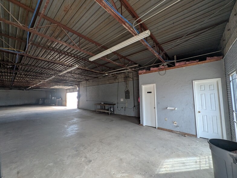 More Photos Of 1103 12th Pl, Plano Warehouse For Lease