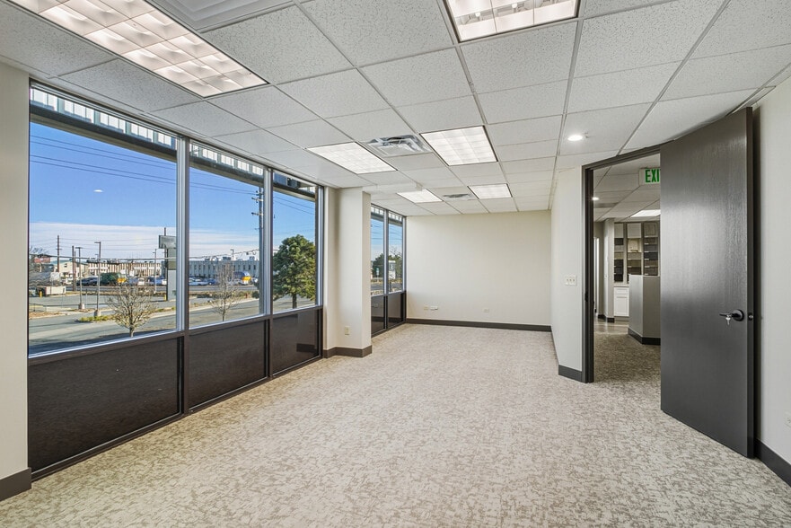 More Photos Of 5801 Logan St, Denver Research And Development For Lease