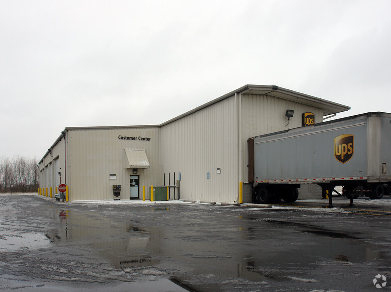 Primary Photo Of 1301 Commerce Pky, Findlay Distribution For Sale