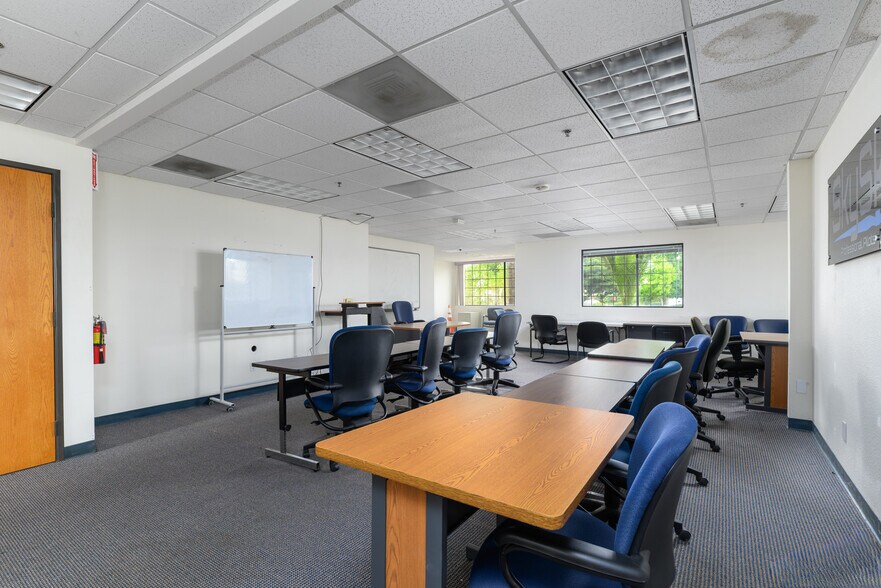 More Photos Of 1327 Del Norte Rd, Camarillo Medical For Lease