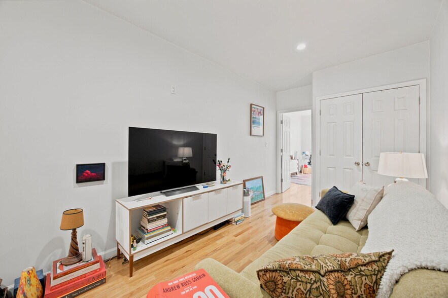 More Photos Of 332 Manhattan Ave, Brooklyn Apartments For Sale