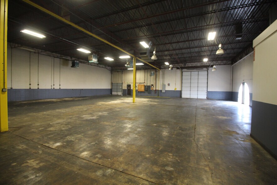 More Photos Of 5121-5125 Executive Blvd, Fort Wayne Warehouse For Lease