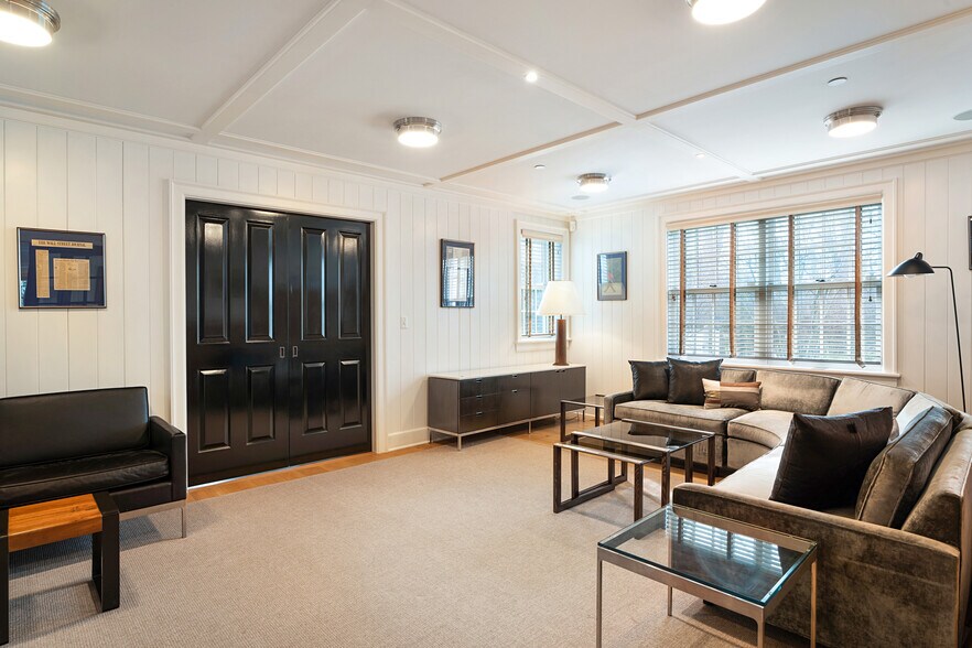 39 Lumber Ln, Bridgehampton, NY 11932 Office Residential For Sale