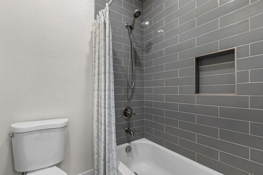 More Photos Of 5841 Del Campo Ln, Carmichael Multifamily For Sale