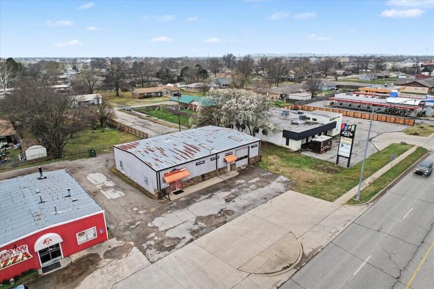 More Photos Of 603 W Rogers Blvd, Skiatook Freestanding For Sale