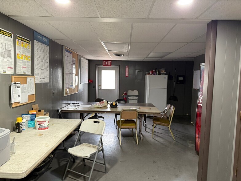 More Photos Of 2120 4th Ave, Holdrege Industrial For Sale