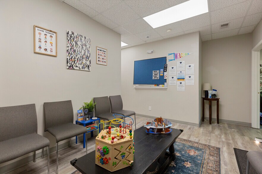 More Photos Of 1300 Gardiner Ln, Louisville Medical For Sale