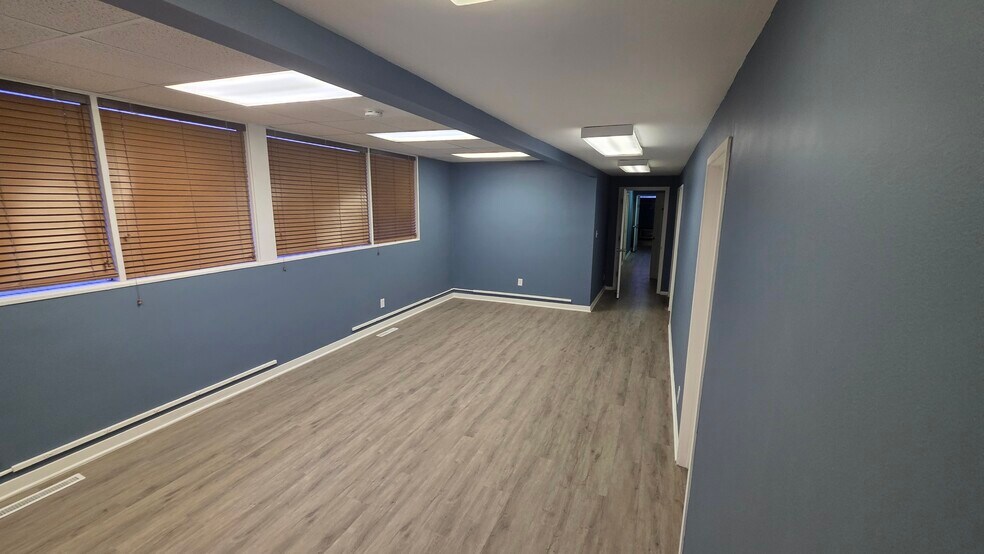 More Photos Of 243 Southbound Gratiot Ave, Mount Clemens Office For Sale