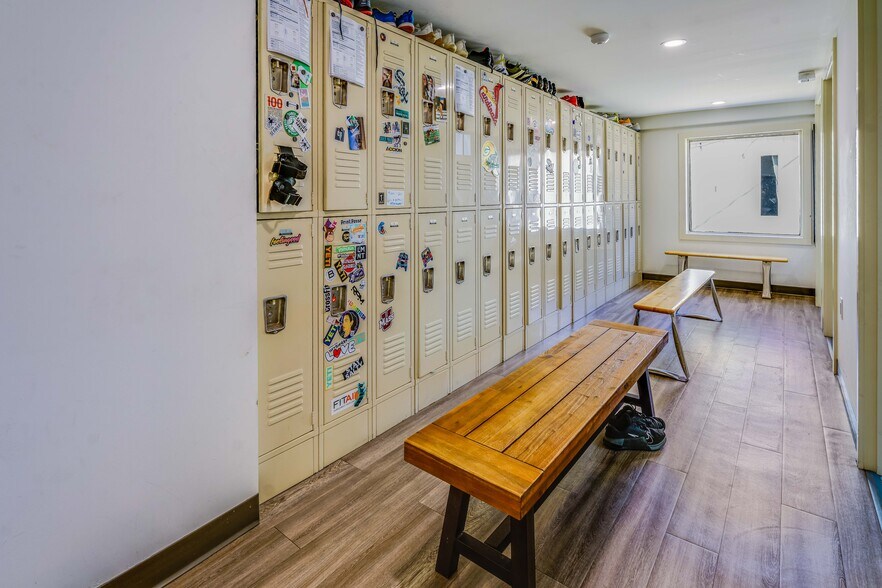 More Photos Of 423 N Lemon Ave, Sarasota Freestanding For Sale