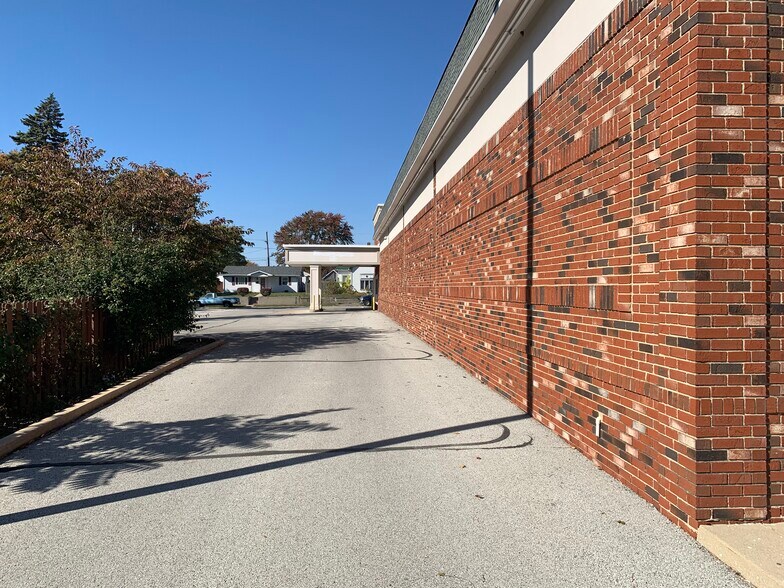 More Photos Of 401 E Morgan St, Kokomo Drugstore For Lease