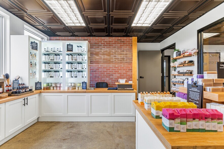 More Photos Of 335 Morganza Rd, Canonsburg Freestanding For Lease