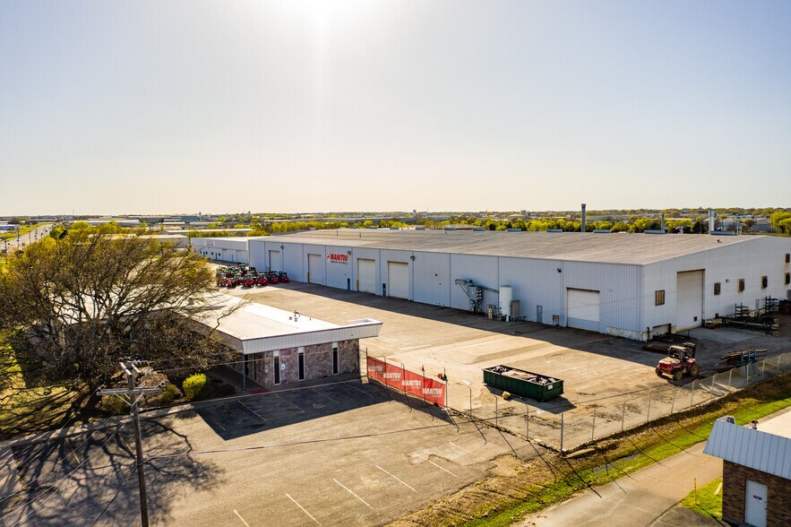 More Photos Of 6401 Imperial Dr, Woodway Warehouse For Lease